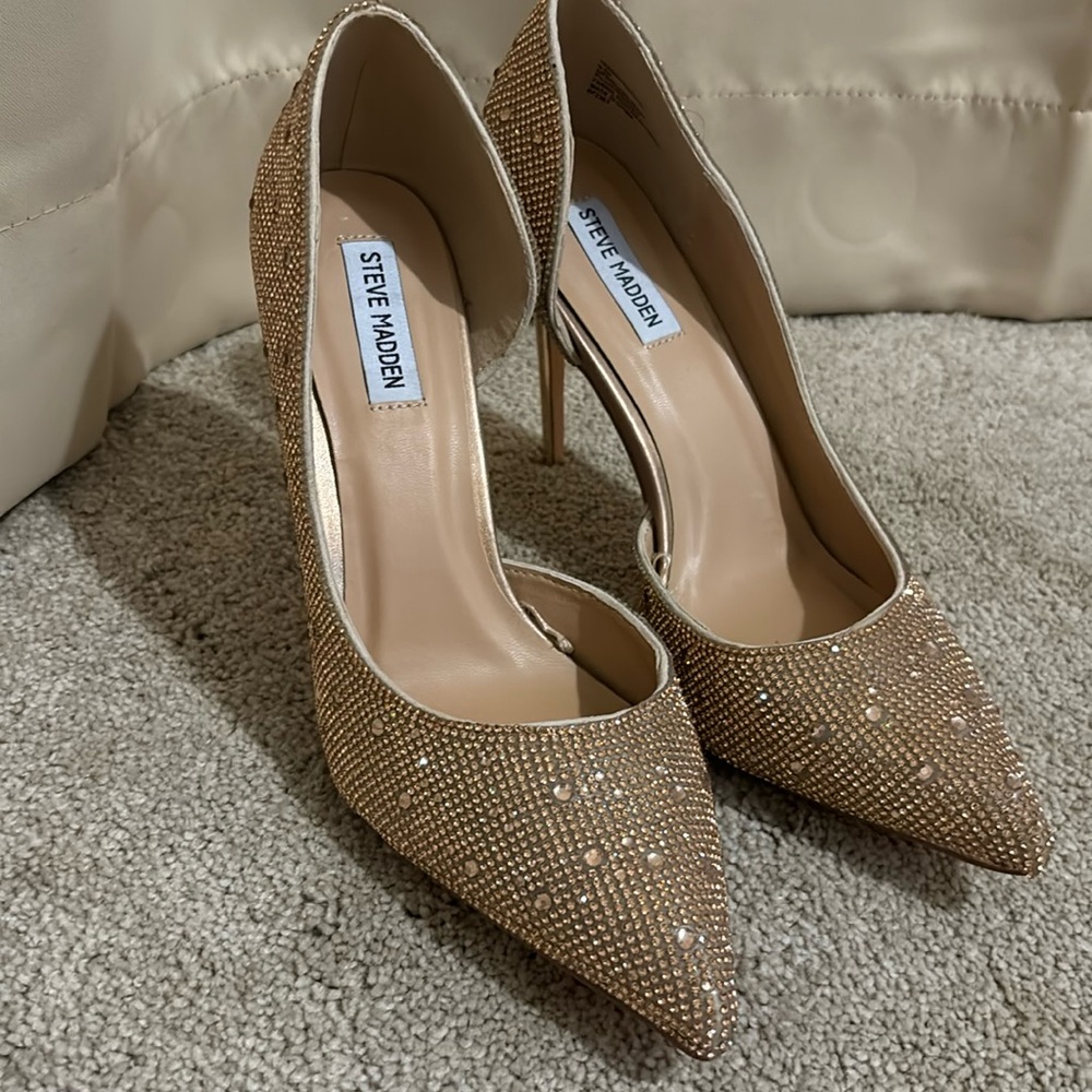 NWT steve madden rose gold rhinestone studded heels